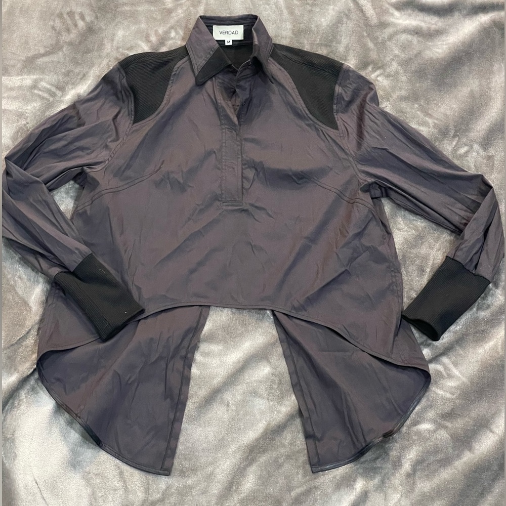 VERDAD-BUTTON DOWN